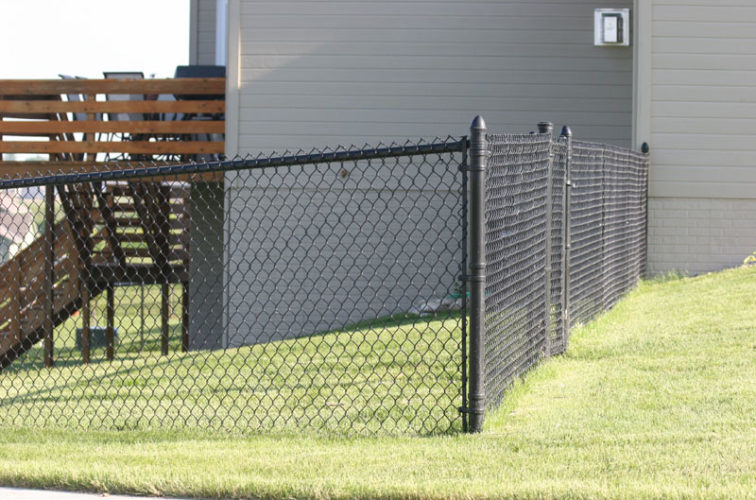 AmeriFence Corporation Wichita - Chain Link Fencing, 101 4' black vinyl chain link 2