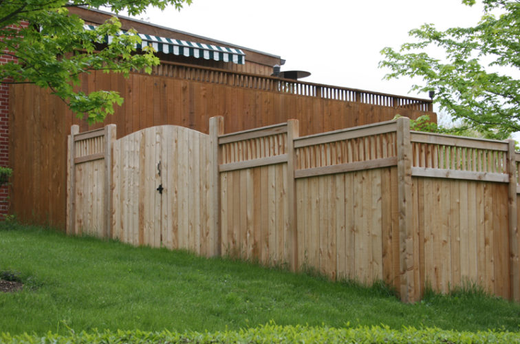 AmeriFence Corporation Wichita - Wood Fencing, 1066 Custom Solid with Accent Top Gate