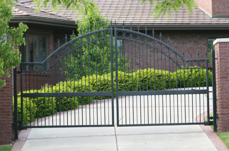 AmeriFence Corporation Wichita - Custom Gates, 1309 Overscallop Estate gate with quad flare (1309)