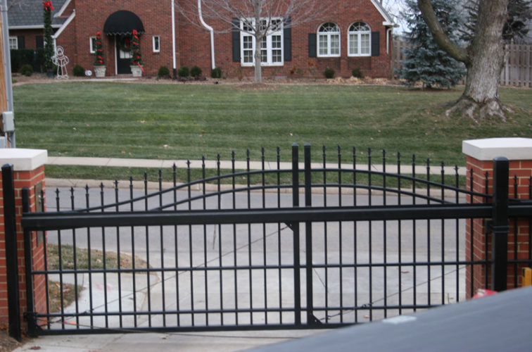 AmeriFence Corporation Wichita - Custom Gates, Overscallop Cantilever Slide Gate