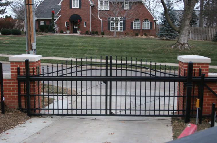 AmeriFence Corporation Wichita - Custom Gates, Overscallop Cantilever Slide Gate Residential