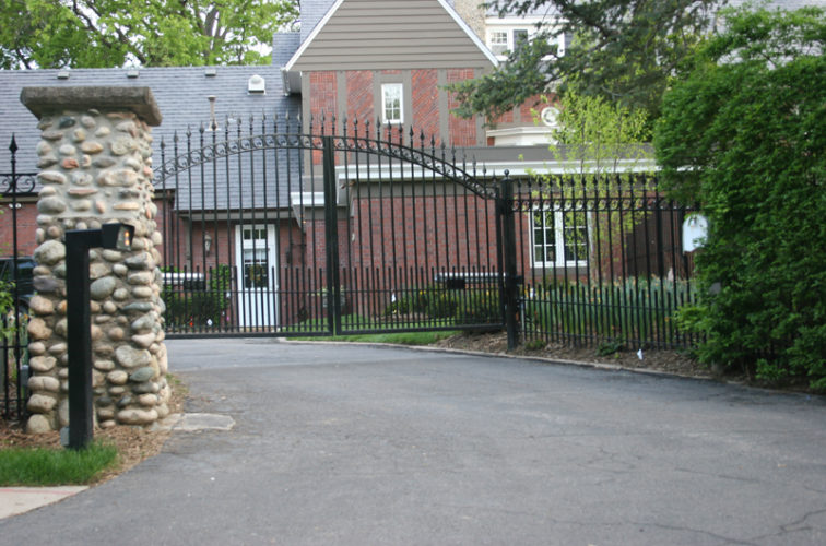 AmeriFence Corporation Wichita - Custom Gates, Overscallop Drive Gate with Columns