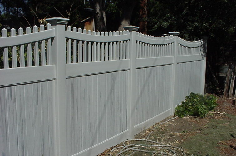 AmeriFence Corporation Wichita - Vinyl Fencing, Privacy with Sloped Rail Picket Accent 703